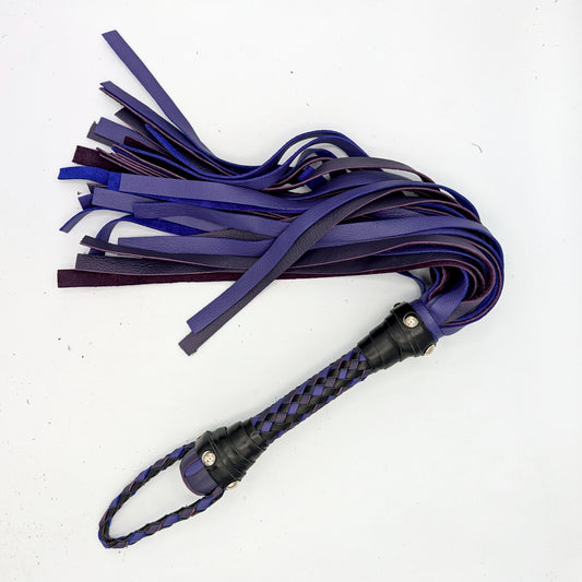 Auf Bestellung gefertigter Custom Leather Flogger - Kuhhaut und mehr!